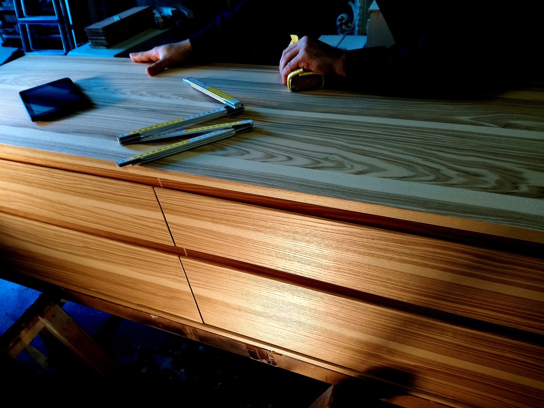 Qualità nella realizzazione artigianale di mobili in vero legno massello. Woodever Design.