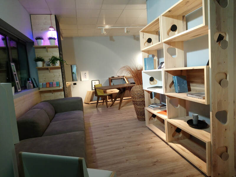 Showroom e negozi per l'arredamento, mobili in legno ecologici.